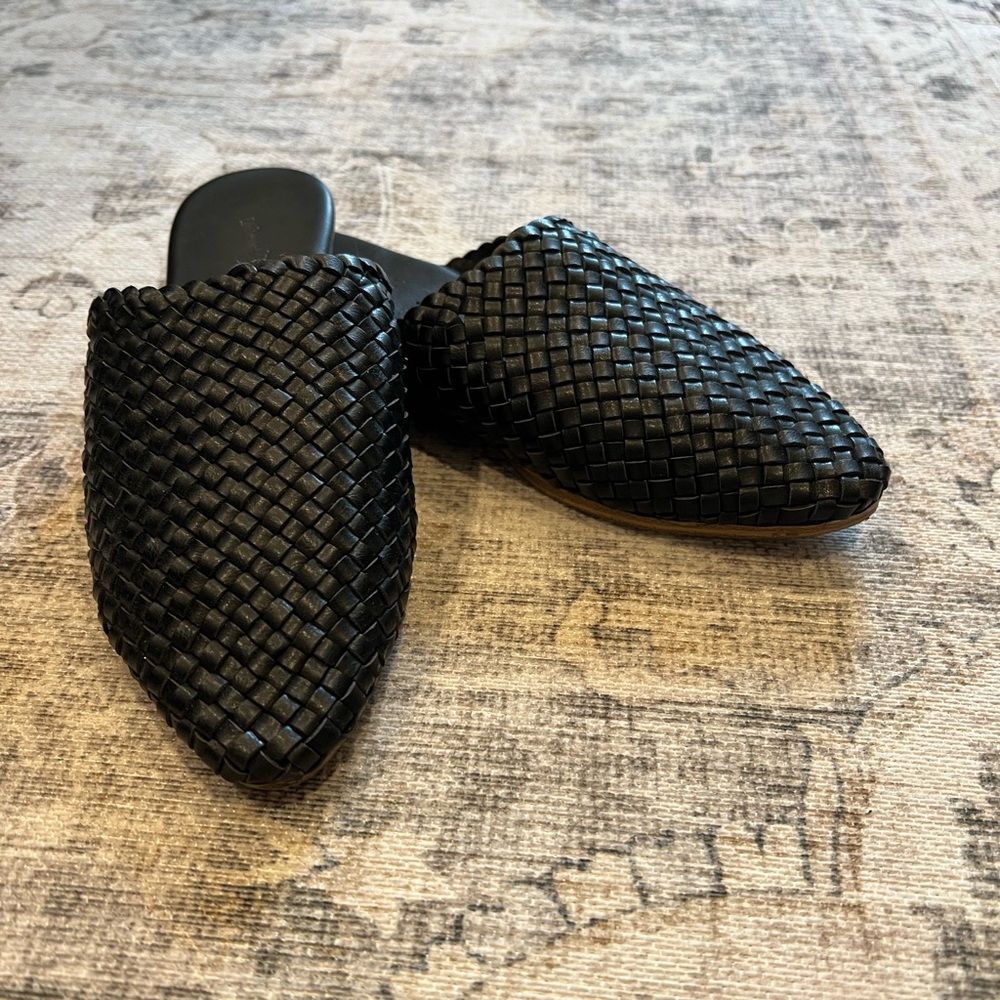 Universal Thread Black Mules. Size 7 1/2. Like new!!